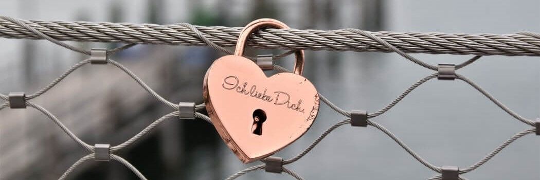 Amor Castillo barandilla del puente tradición del Día de San Valentín Italia